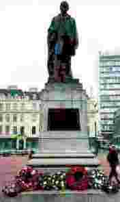 Burns Statue, George Square